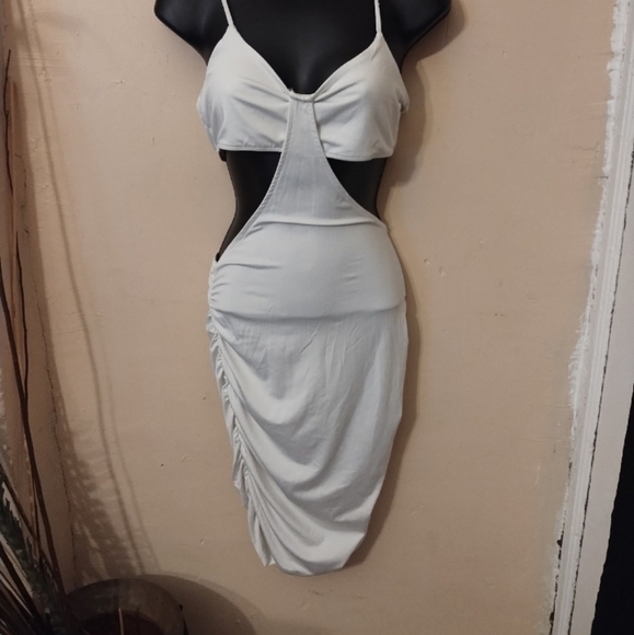 Hearts And Hips Women Back Out Spaghetti Strapped Cropped Top W/ Rudging Mini - Picture 3 of 7